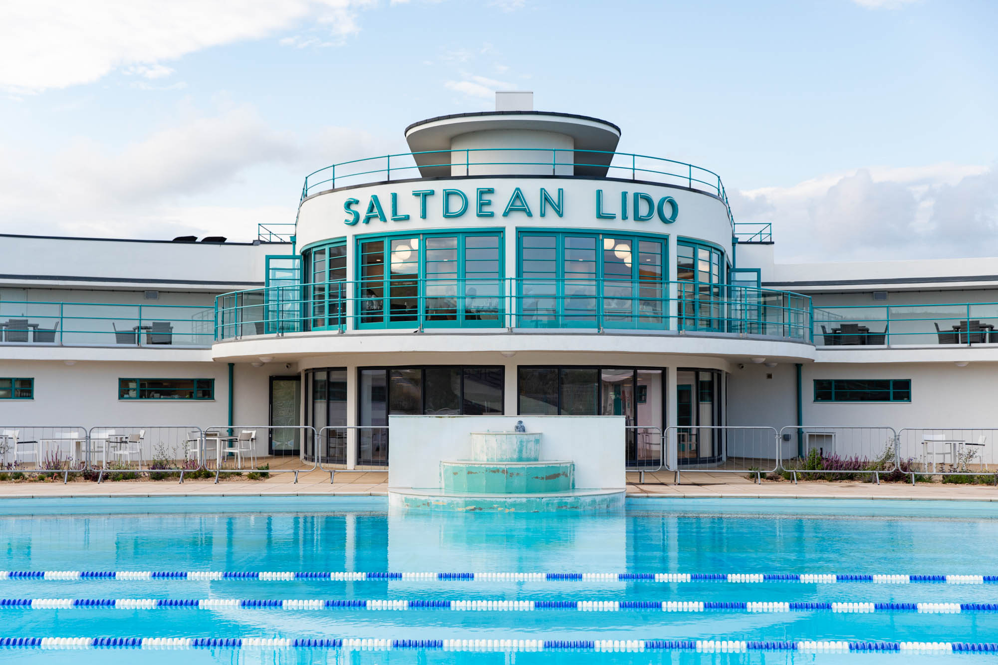Image of building at Saltdean Lido and the pool.