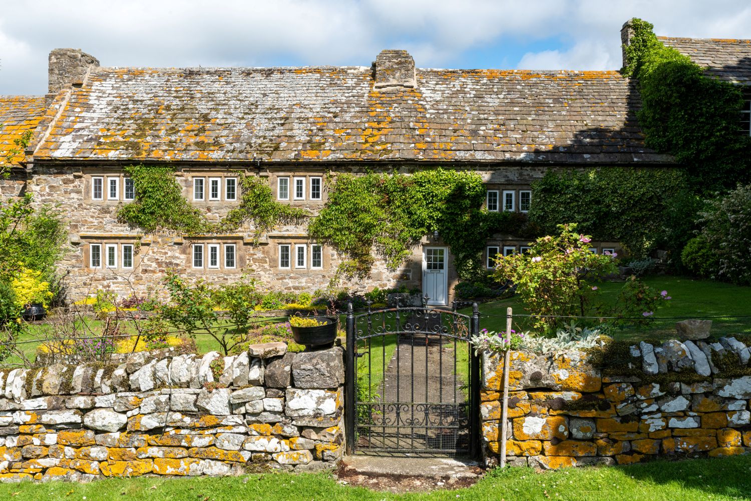 Front facade of Westernhopeburn Farmhouse.
